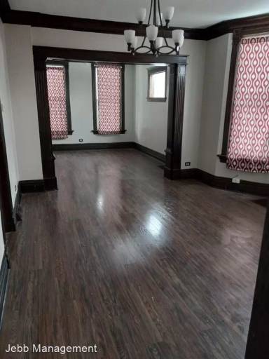 Main picture of 17 W 110th Pl