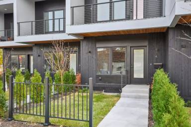 Main picture of 636 22nd Ave NE