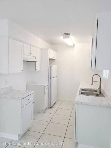 Main picture of 1111 N Lilac Ave