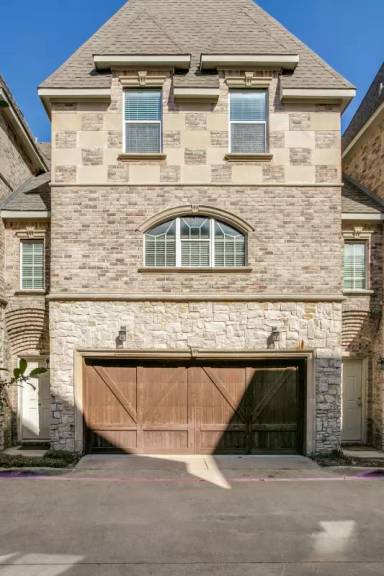Main picture of 2700 Club Ridge Dr