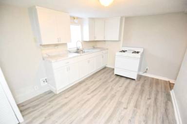 Main picture of 720 W 15th St