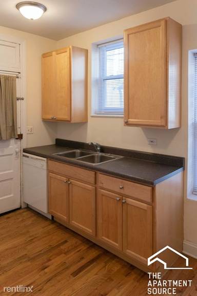 Main picture of 3521-29 N Broadway Apartments