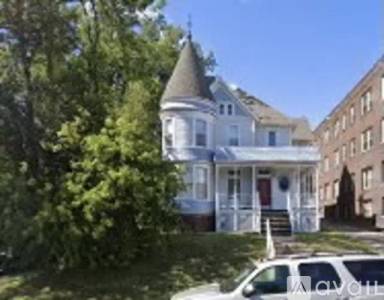 Main picture of 1727 E Superior St