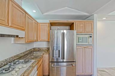 Main picture of 1875 S Beverly Glen Blvd