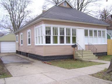 Main picture of 1954 Reynolds St