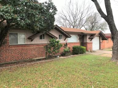 Main picture of 949 Dee Ln
