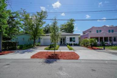 Main picture of 112 NW 24th Ct