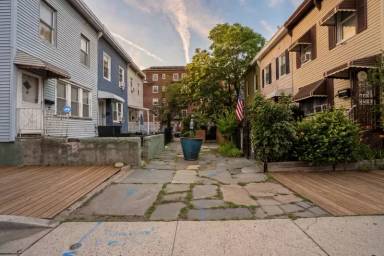 Main picture of 6 Rademan Pl