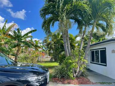 Main picture of 5000 SW 24th Ave