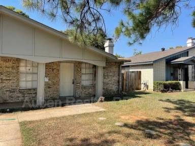 Main picture of 1305 Willow Wood Ct
