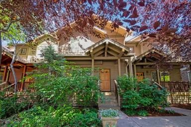 Main picture of 1868 NW Shevlin Park Rd