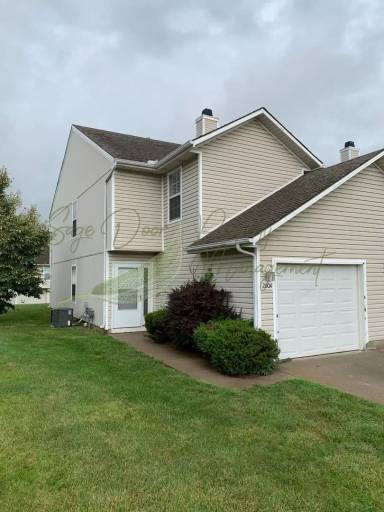 Main picture of 200 NE Sunshine St