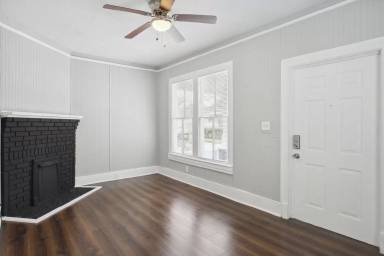 Main picture of 16 W 54th St