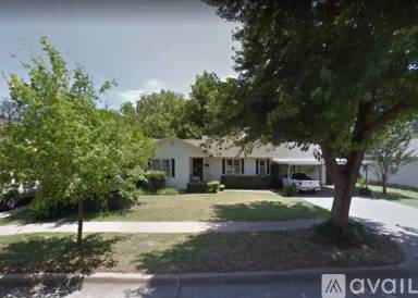 Main picture of 412 E 8th St