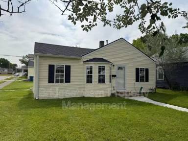 Main picture of 2800 Cadillac St