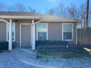 Main picture of 200 E Crosby St