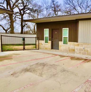 Main picture of 215 Price Ln