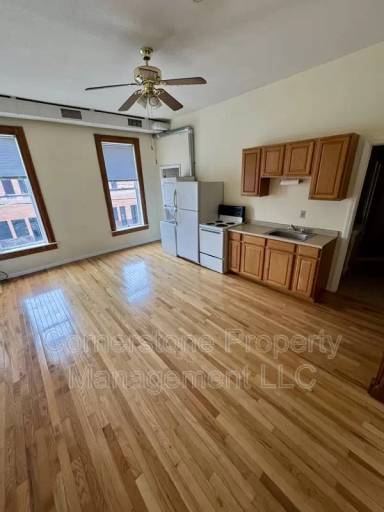 Main picture of 202 1/2 S Main St