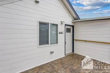 Main picture of 1650 S Main St