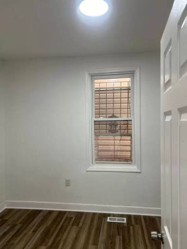 Main picture of 52 2nd St