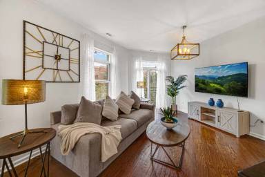 Main picture of University Village Condo Association