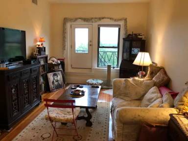 Main picture of 1463 Beacon St
