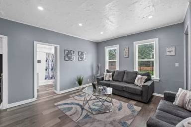 Main picture of 124 W Garfield Ave