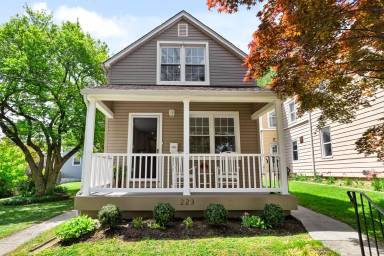 Main picture of 223 E 6th Ave