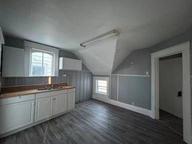 Main picture of 323 Sherman St