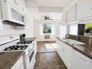 Main picture of 11915 Burbank Blvd