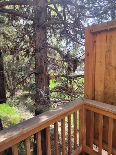 Main picture of 1037 NE Hidden Valley Dr