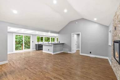 Main picture of 560 River Rd