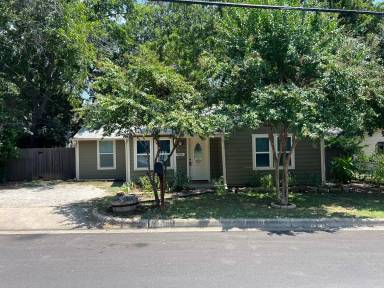 Main picture of 905 S Alamo St