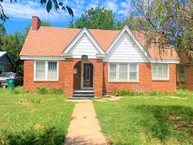Main picture of 929 NE 17th St