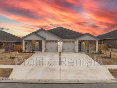 Main picture of 5219 Rose Garden Loop