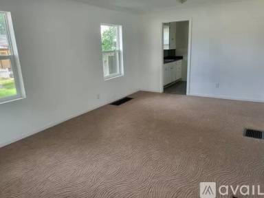 Main picture of 1325 N Kansas Expy