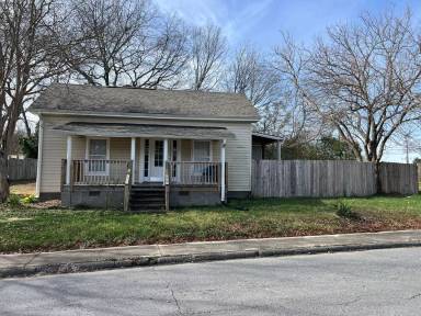 Main picture of 215 Carolina Ave