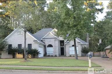 Main picture of 325 Pinewood Ln