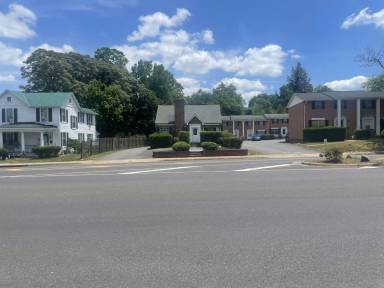 Main picture of 813 S Main St