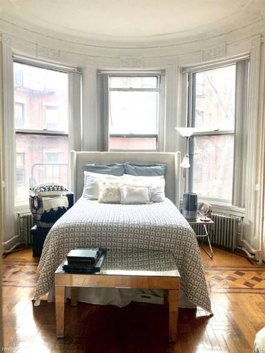 Main picture of 371 Commonwealth Ave
