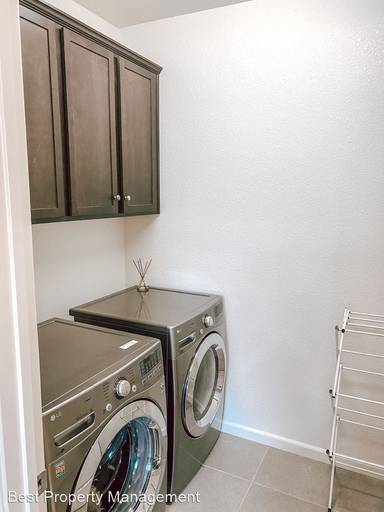 Main picture of 1825 Barcelona St