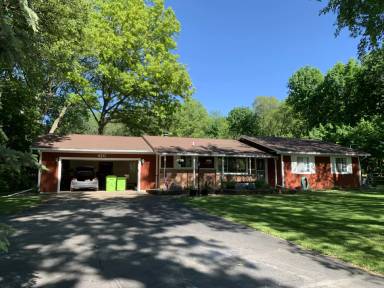 Main picture of 420 W Delhi Rd