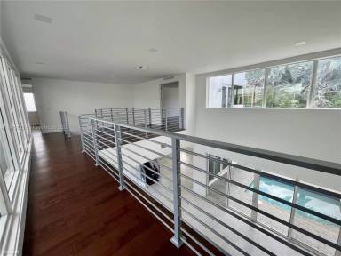 Main picture of 10220 NW 74th Ter