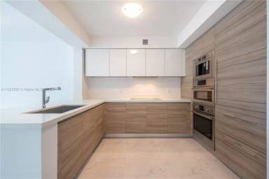 Main picture of Parque Towers Condo