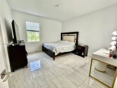 Main picture of 4037 NW 11th Pl