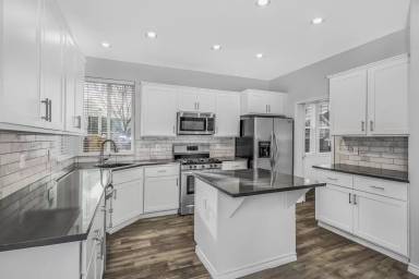 Main picture of 16075 SW Loon Dr