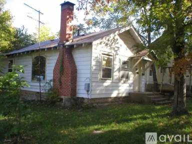 Main picture of 121 W Martin St