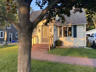 Main picture of 62 Lynde St