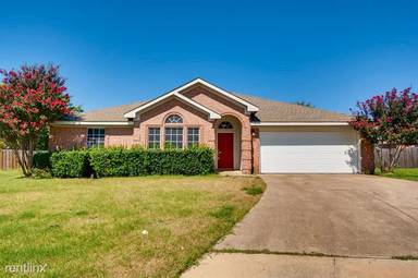 Main picture of 3 Waycross Ct