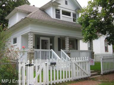 Main picture of 823 S Jackson Ave